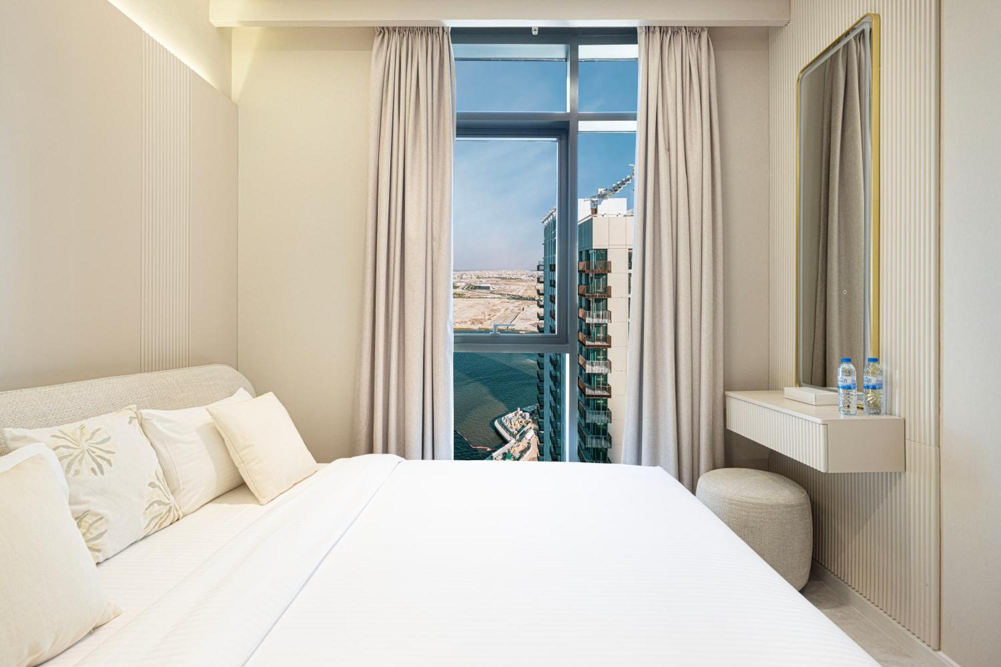 Luxury 2-bedroom With Spectacular Sea Views *